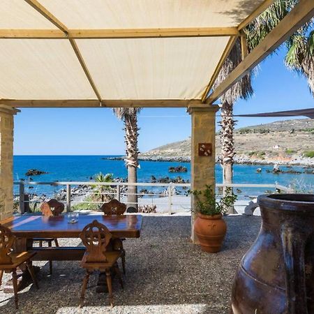 Villa Proto Helidoni - A cozy beachfront Villa Petres  Exteriér fotografie