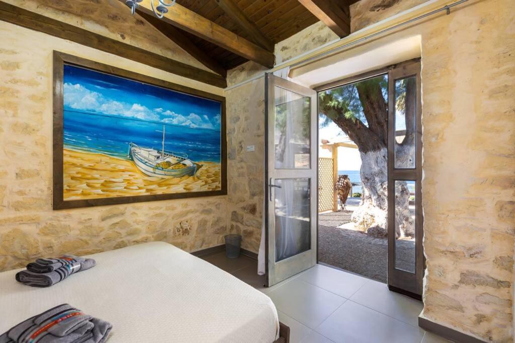 Villa Proto Helidoni - A cozy beachfront Villa Petres  Exteriér fotografie