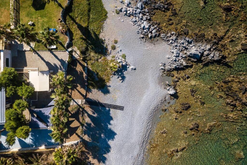 Villa Proto Helidoni - A cozy beachfront Villa Petres  Exteriér fotografie