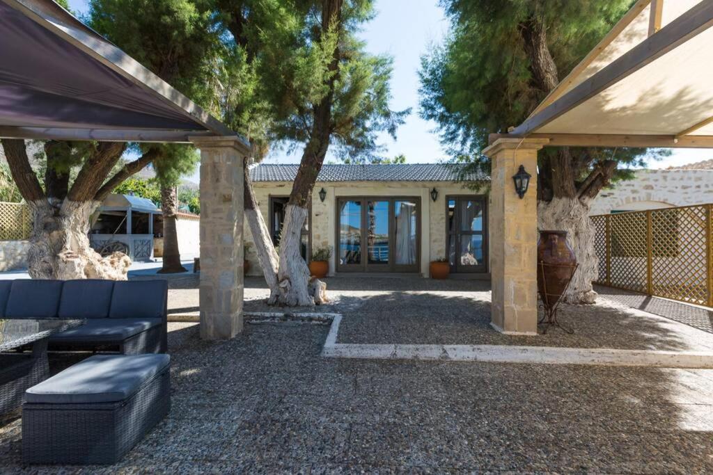 Villa Proto Helidoni - A cozy beachfront Villa Petres  Exteriér fotografie