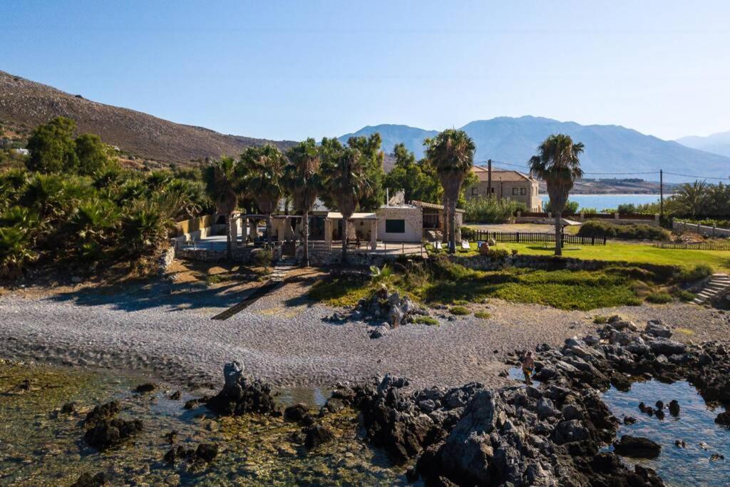 Villa Proto Helidoni - A cozy beachfront Villa Petres  Exteriér fotografie
