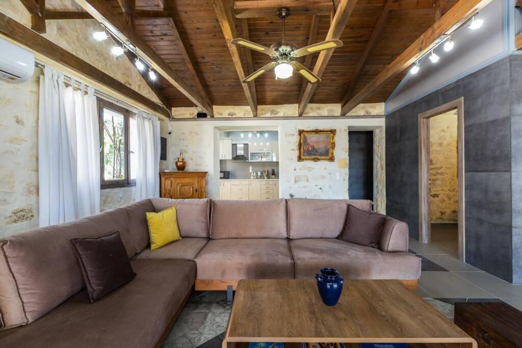Villa Proto Helidoni - A cozy beachfront Villa Petres  Exteriér fotografie