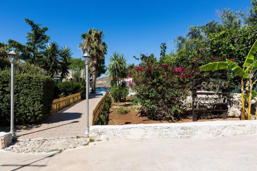 Villa Proto Helidoni - A cozy beachfront Villa Petres  Exteriér fotografie