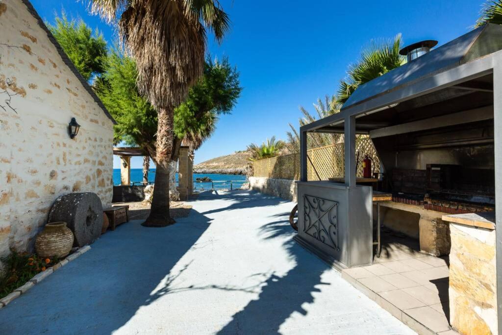 Villa Proto Helidoni - A cozy beachfront Villa Petres  Exteriér fotografie