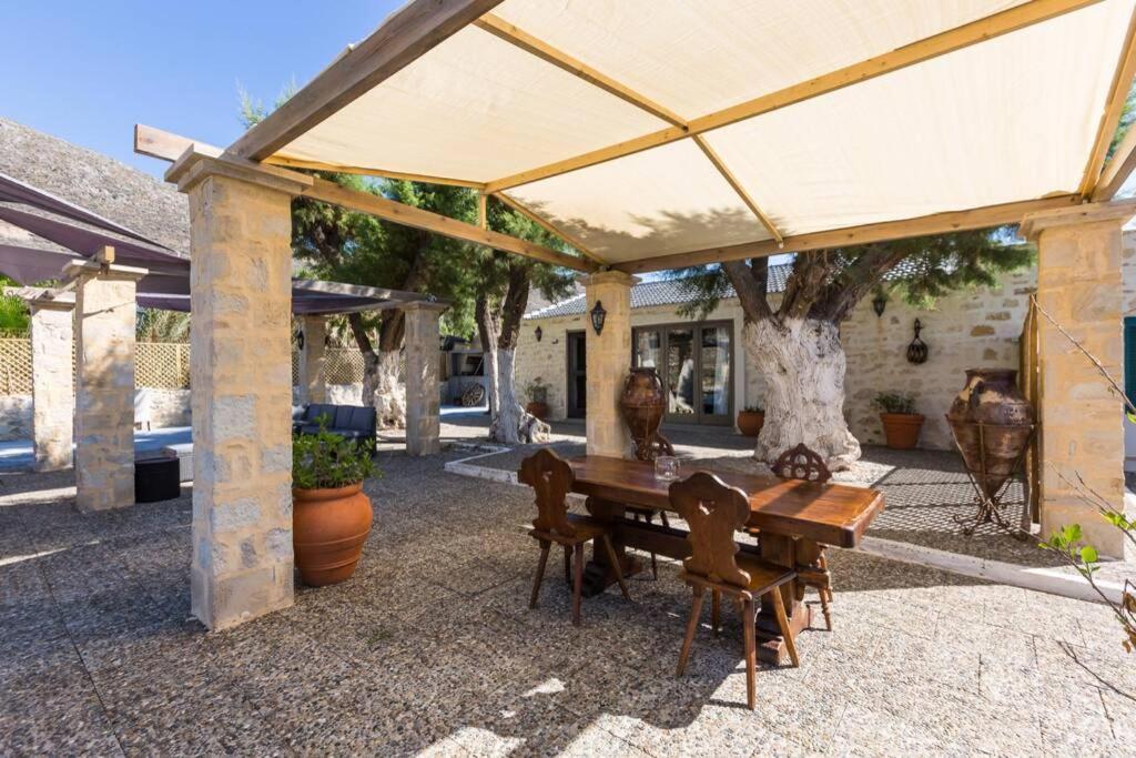 Villa Proto Helidoni - A cozy beachfront Villa Petres  Exteriér fotografie