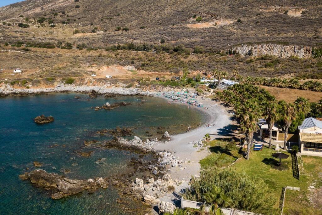 Villa Proto Helidoni - A cozy beachfront Villa Petres  Exteriér fotografie