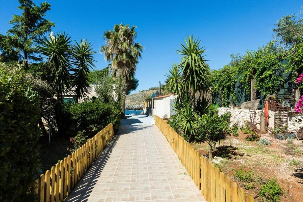 Villa Proto Helidoni - A cozy beachfront Villa Petres  Exteriér fotografie