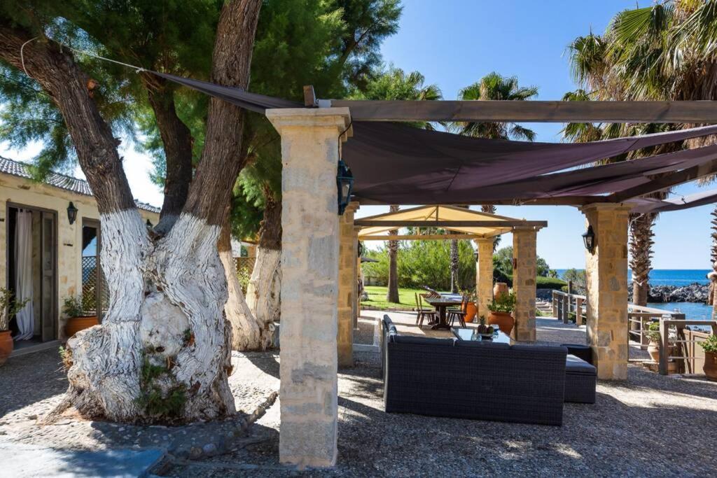 Villa Proto Helidoni - A cozy beachfront Villa Petres  Exteriér fotografie
