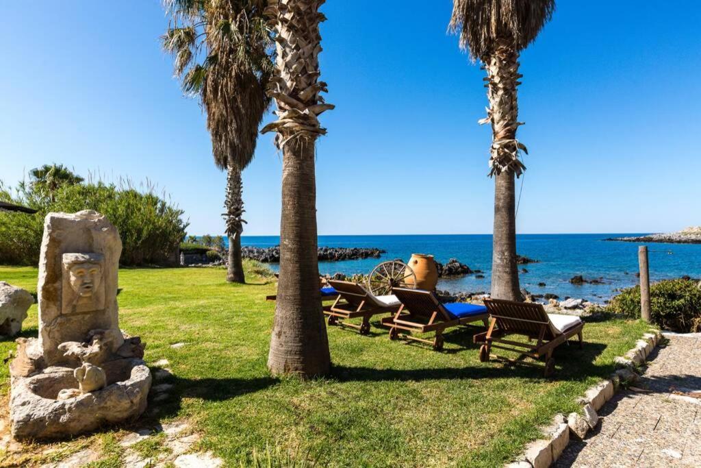 Villa Proto Helidoni - A cozy beachfront Villa Petres  Exteriér fotografie