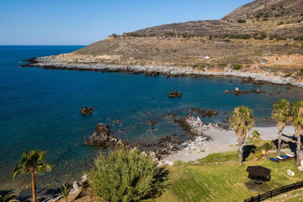 Villa Proto Helidoni - A cozy beachfront Villa Petres  Exteriér fotografie